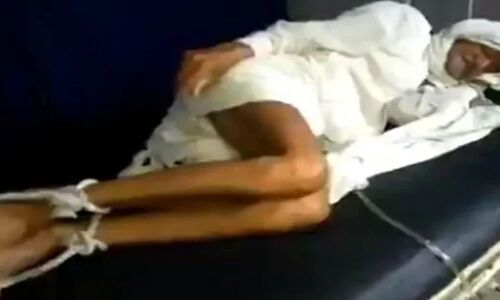 मात्र 11 हजार के लिए बुजुर्ग को अस्पताल ने बनाया बंदी, क्या यही है मोदी की आयुष्मान योजना की हकीकत