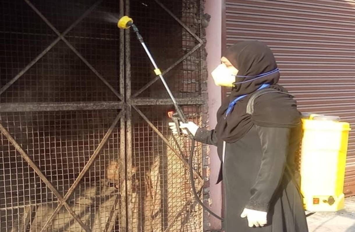 बुर्के में सेनिटेशन करती मुस्लिम महिला के सम्मान पर भड़के भाजपा नेता, बताया योगी सरकार की प्रतिष्ठा पर ठेस पहुंचाने वाला