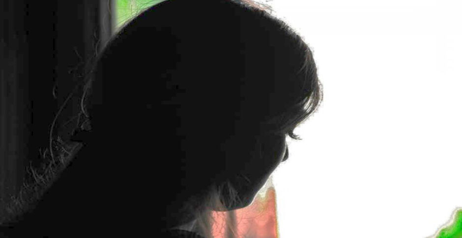 OBC समुदाय के युवक से रिलेशनशिप रखने पर माता-पिता ने गला दबाकर बेटी को मार डाला