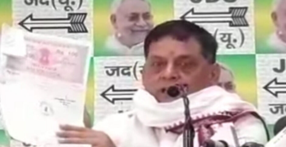 नीतीश कुमार के मंत्री का सनसनीखेज दावा, लालू प्रसाद के दो नहीं तीन बेटे