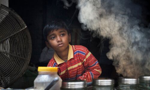 बिहार में फिर से लाखों बच्चों के नए बाल श्रमिक होने की संभावना की तैयार हो गई पृष्ठभूमि