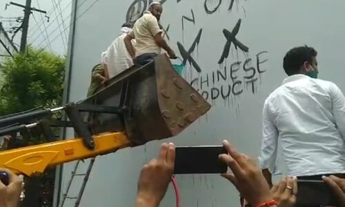 20 सैनिकों की शहादत के बाद बिहार में चाइनीज प्रोडक्ट्स के विज्ञापनों पर पोती जा रही कालिख, निकले कैंडल मार्च