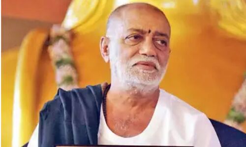 गुजरात में कथावाचक मोरारी बापू को मारने दौड़े पूर्व भाजपा विधायक तो मुख्यमंत्री रूपाणी ने ट्वीट कर निंदा का कोरम किया पूरा