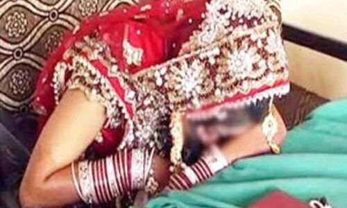 दूल्हा-दुल्हन मना रहे थे सुहागरात, सांप ने दूल्हे को डंसा, तंत्र-मंत्र के चक्कर में हो गई मौत