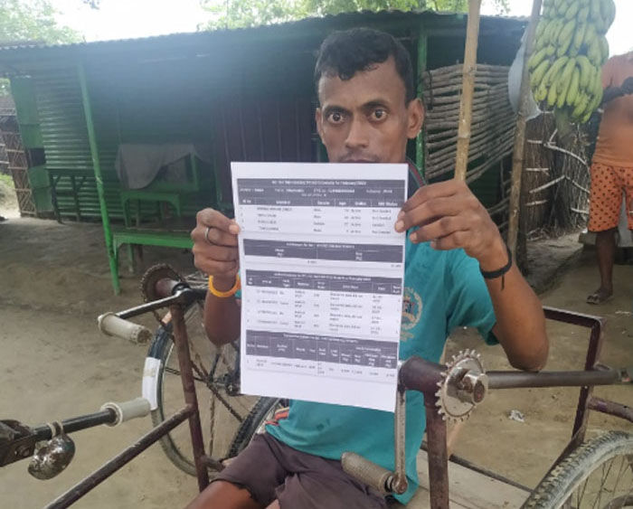 कार्ड दिव्यांग का राशन उठा रहा कोई और, भीख मांग कर पेट भर रहे मुन्ना कुमार