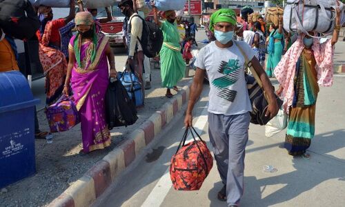 झारखंड सरकार 204 मजदूरों पर लाॅकडाउन उल्लंघन मामले में दर्ज 30 एफआइआर लेगी वापस