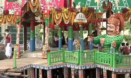 कोरोना के बढ़ते केसों के बीच कोर्ट की अनुमति से पुरी में 500 लोगों के साथ शुरू हुई रथयात्रा