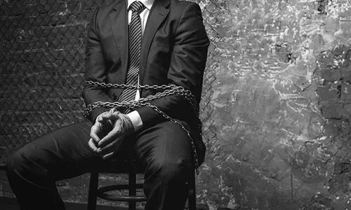 UP : गायक सोनू ने पिता के साथ मिलकर सरकारी नौकरी दिलाने के बहाने ठगे 14 लाख, पीड़ितों ने किया अपहरण