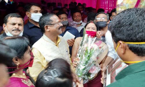 छत्तीसगढ़ के मंत्री के बर्थडे में जुटे सैकड़ों समर्थक, सोशल डिस्टेंसिंग का बना गजब मजाक