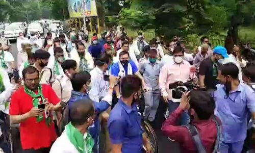 डीजल-पेट्रोल की बढ़ती कीमतों को लेकर तेजस्वी उतरे सड़क पर, सायकिल मार्च निकाल जताया विरोध