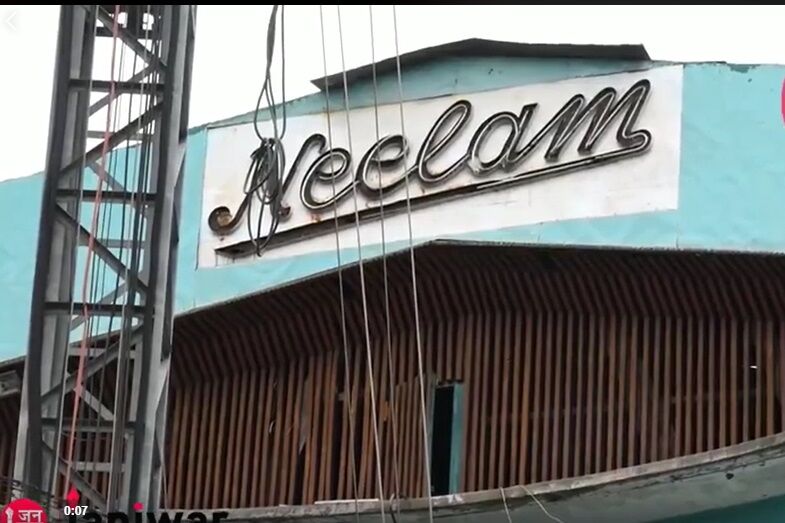 कश्मीर में पहली बार खुलेंगे मल्टीप्लेक्स और शराब की दुकानें, 3 दशक से बंद पड़े हैं सिनेमाहॉल