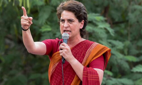 प्रियंका गांधी ने किसानों को आधी दर में बिजली देने की योगी सरकार से की मांग