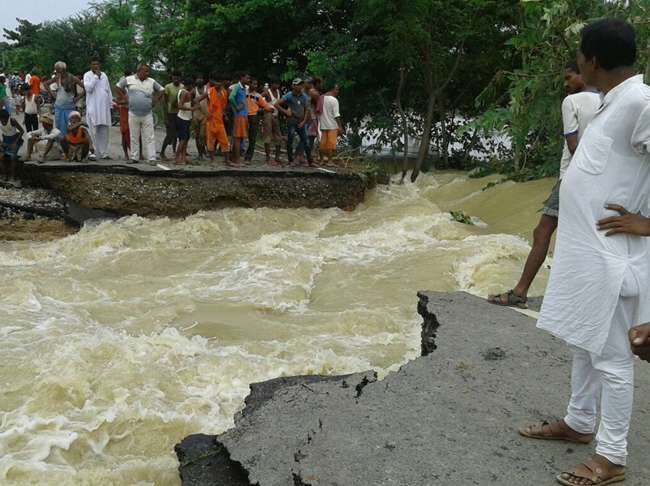 असम में बाढ़ से हाल विकराल, अब तक 16 लोगों की गई जान, 16 जिलों के 704 गांव बाढ़ की चपेट में