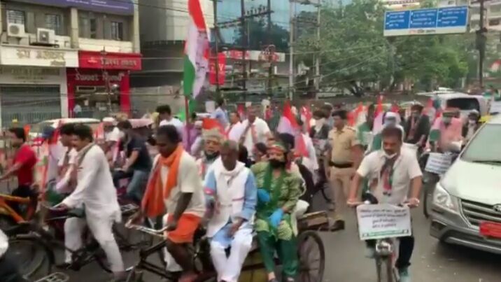 पेट्रोल-डीजल की बढ़ती कीमतों को लेकर पटना की सड़कों पर कांग्रेस ने निकाली साइकिल रैली