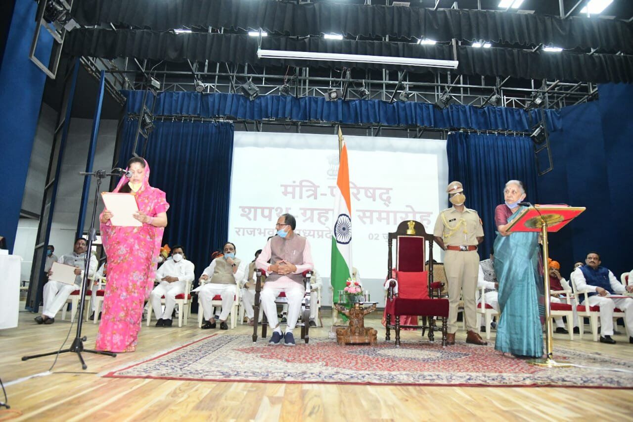 मध्यप्रदेश : आखिरकार शिवराज कैबिनेट मे शामिल हुए 28 चेहरे, ज्योतिरादित्य ने सुबह-सुबह किया था यह ट्वीट