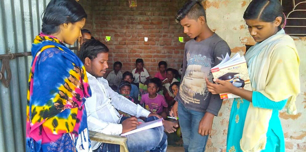 बाल मजदूर नीरज को मिला दुनिया का प्रसिद्ध डायना अवॉर्ड, अभ्रक के खदानों में करता था मजदूरी