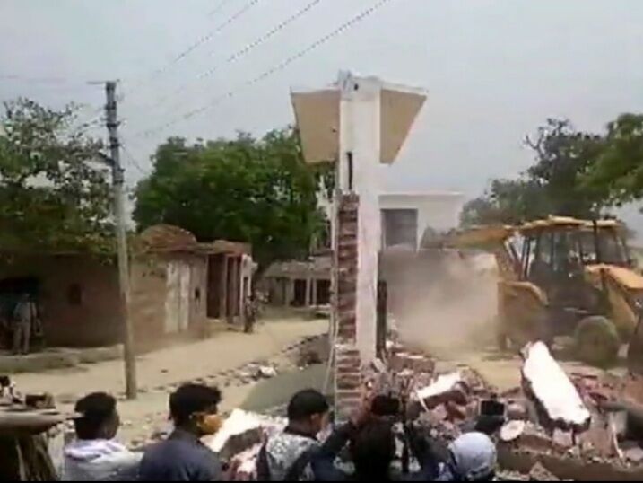 कानपुर हत्याकांड में विकास दुबे का ख़बरी होने के शक में चौबेपुर थाने का SHO सैस्पेंड