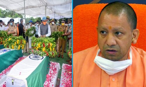 योगी सरकार की घोषणा, मारे गए पुलिसकर्मियों के परिजनों को मिलेगी नौकरी, पेंशन और 1 करोड़ का मुआवजा योगी सरकार की घोषणा, मारे गए पुलिसकर्मियों के परिजनों को मिलेगी नौकरी, पेंशन और 1 करोड़ का मुआवजा