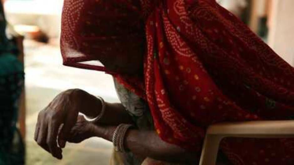 झारखंड में अंधविश्वास का सहारा ले बुजुर्ग महिला को डायन बता कुल्हाड़ी से काटा, 10 साल से था जमीन विवाद