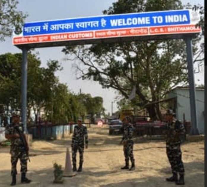 नहीं सुधर रहा नेपाल, सीमा पर सड़क निर्माण कार्य रोका, जमीन पर ठोंक रहा अपना दावा