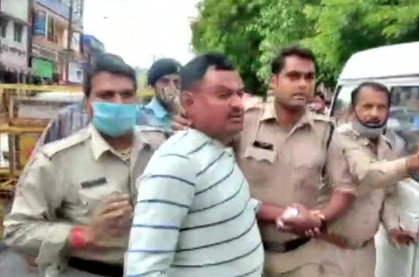 8 पुलिसवालों को गोलियों से छलनी करने वाले विकास दुबे को क्यों नहीं पकड़ पायी UP पुलिस, उठ रहे सवाल