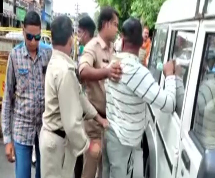 विकास दुबे ने सरेंडर किया या गिरफ्तार हुआ इस पर खड़ा हुआ विवाद, अखिलेश यादव ने उठाये सवाल