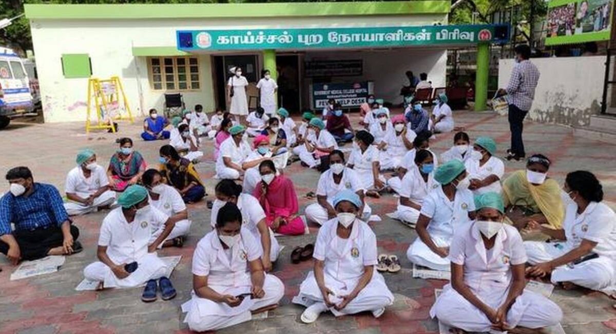 सरकारी अस्पताल के कोरोना वार्ड में काम कर रही नर्सों को मिल रहा घटिया खाना, किया विरोध प्रदर्शन