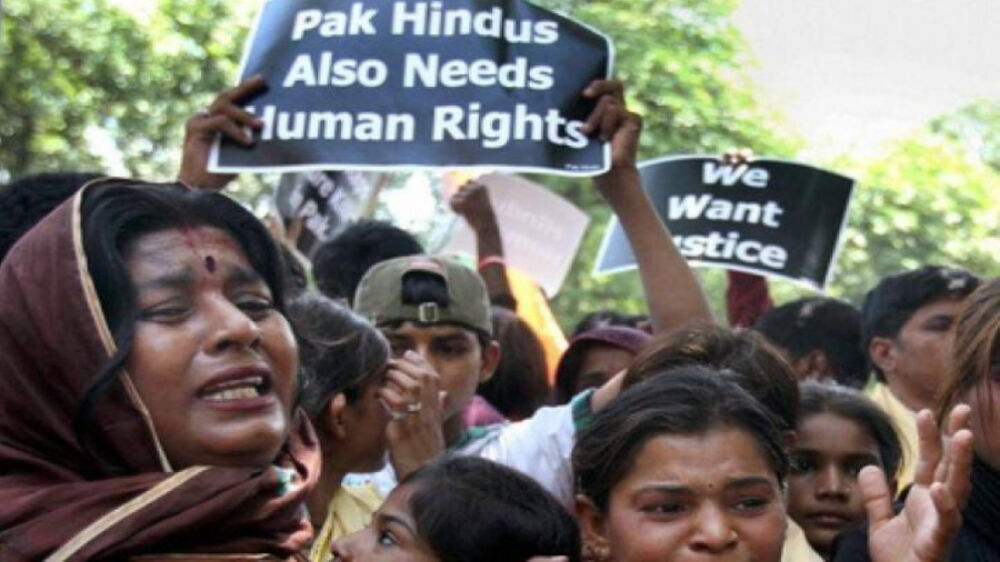मोदी के भारत में मुसलमानों की दुर्दशा पर ध्यान खींचने वाले पाकिस्तानी हिंदुओं पर चुप क्यों?