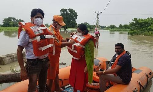 उत्तर बिहार में नदियां उफनाईं, निचले इलाकों के कुछ गांवों में पानी घुसने से हजारों की आबादी प्रभावित