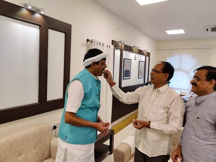 मध्यप्रदेश में कांग्रेस विधायक प्रद्युम्न सिंह लोधी भाजपा में हुए शामिल, सिंधिया ने जतायी खुशी