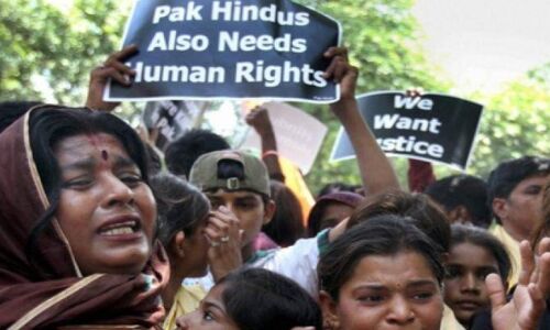 मोदी के भारत में मुसलमानों की दुर्दशा पर ध्यान खींचने वाले पाकिस्तानी हिंदुओं पर चुप क्यों?