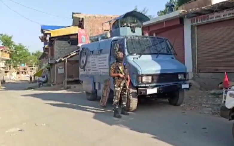 जम्मू कश्मीर में सुरक्षा बलों ने 48 घंटे में जैश व लश्कर के पांच आतंकी मारे