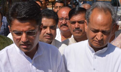 सचिन पायलट को पदों से हटाए जाने पर कांग्रेस में इस्तीफों की झड़ी