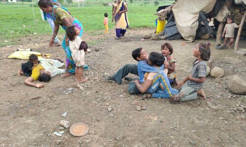 गुना में दलित परिवार पर पुलिसिया बर्बरता का वीडियो वायरल होने पर सीएम शिवराज ने कलेक्टर-एसपी को हटाया गुना में दलित परिवार पर पुलिसिया बर्बरता का वीडियो वायरल होने पर सीएम शिवराज ने कलेक्टर-एसपी को हटाया