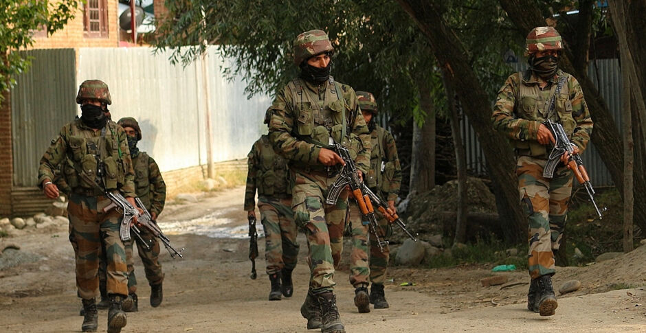 Kashmir News : कश्मीर में हथियारों के साथ पकड़ा गया बिजनौर निवासी, पुलिस की महीनों से थी नजर