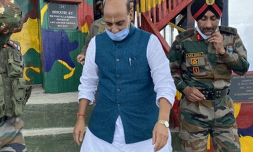 रक्षामंत्री राजनाथ सिंह ने कुपवाड़ा में फारवर्ड पोस्ट का किया निरीक्षण, अमरनाथ में की पूजा