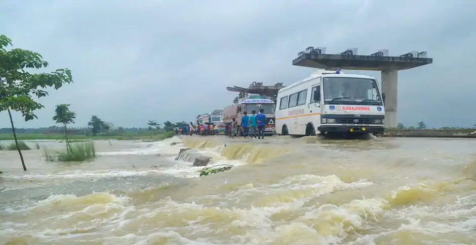 बिहार में बाढ़ से तबाही, गोपालगंज में मंदिर-मस्जिद, स्कूल-मदरसा सब डूबे