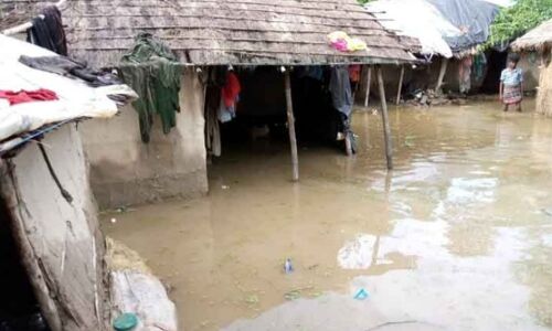 बिहार में बाढ़ से 10 जिलों की 6.36 लाख की आबादी प्रभावित, राहत और बचाव कार्य तेज