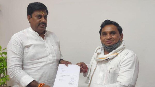 मध्य प्रदेश में कांग्रेस को एक और बड़ा झटका, विधायक नारायण पटेल ने दिया इस्तीफा