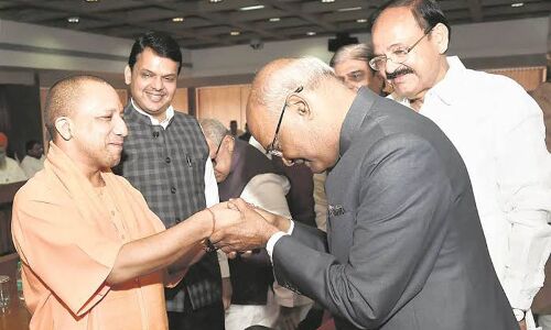 कानपुर हत्याकांड के बाद ट्रेंड में आया #PresidentRuleInUP, अजय लल्लू को रास्ते में रोका