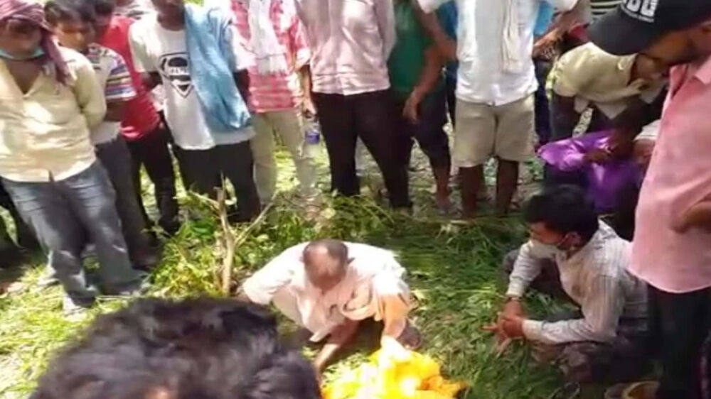 अंधविश्वास : कीड़े के काटने से युवक की मौत, परिजनों ने शव रोककर बुलाया झाड़फूंक वाला