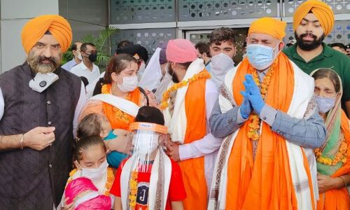 विवादित CAA प्रभाव में आने के बाद भारत पहुंचा अफगानों का पहला जत्था, BJP के नेताओं ने किया स्वागत