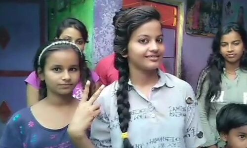 मध्यप्रदेश बोर्ड में सड़क किनारे जूते की दुकान चलाने वाले की बेटी हुई टाॅप, शिवराज मामा से मदद की अपील