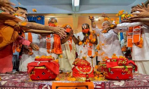 भक्तों को हो सकता है कोरोना, अयोध्या जाने के बजाय टीवी पर भूमि पूजन देखने की अपील