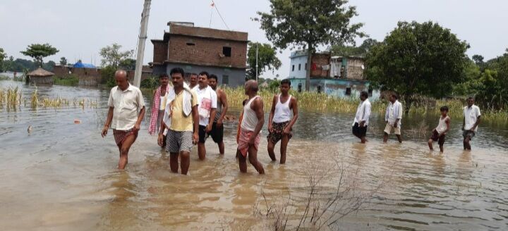 बिहार:सारण के 7 प्रखंडों के 203 गांवों की ढाई लाख की आबादी पर बाढ़ से संकट