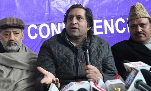 अनुच्छेद 370 : JKPC प्रमुख सज्जाद लोन 360 दिनों के बाद नजरबंदी से रिहा अनुच्छेद 370 : JKPC प्रमुख सज्जाद लोन 360 दिनों के बाद नजरबंदी से रिहा