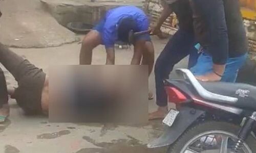 गुरुग्राम में गौरक्षकों की गुंडागर्दी, बकरीद के पहले मीट ले जा रहे कारोबारी को बेरहमी से पीटा