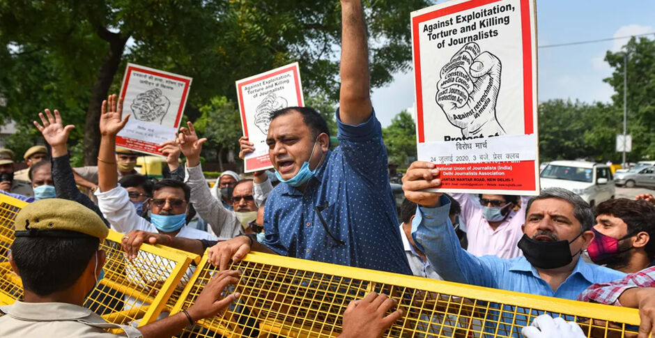 भारत में पत्रकारों के लिए कोविड 19 में सबसे बड़ा संकट है अपनी पत्रकारिता को निष्पक्ष बनाए रखना