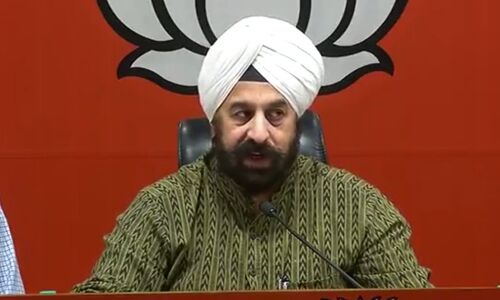 अफगानिस्तान में प्रताड़ना के शिकार सात सौ और सिखों को भारत लाने की तैयारी