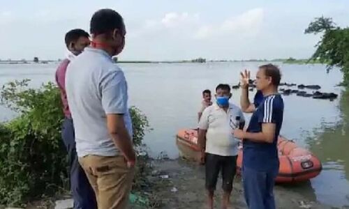 बिहार : गंडक नदी में डूबी नाव, 5 की मौत, डेढ़ दर्जन से ज्यादा अब भी लापता